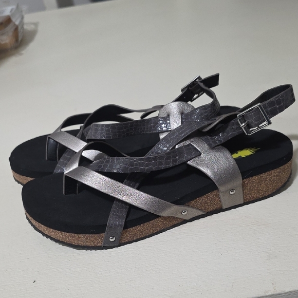 Volatile Women's Sandals in Metallic Silver and Black - Picture 3 of 5